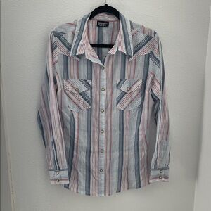 Women’s Wrangler Pearl Snap Button Down Top